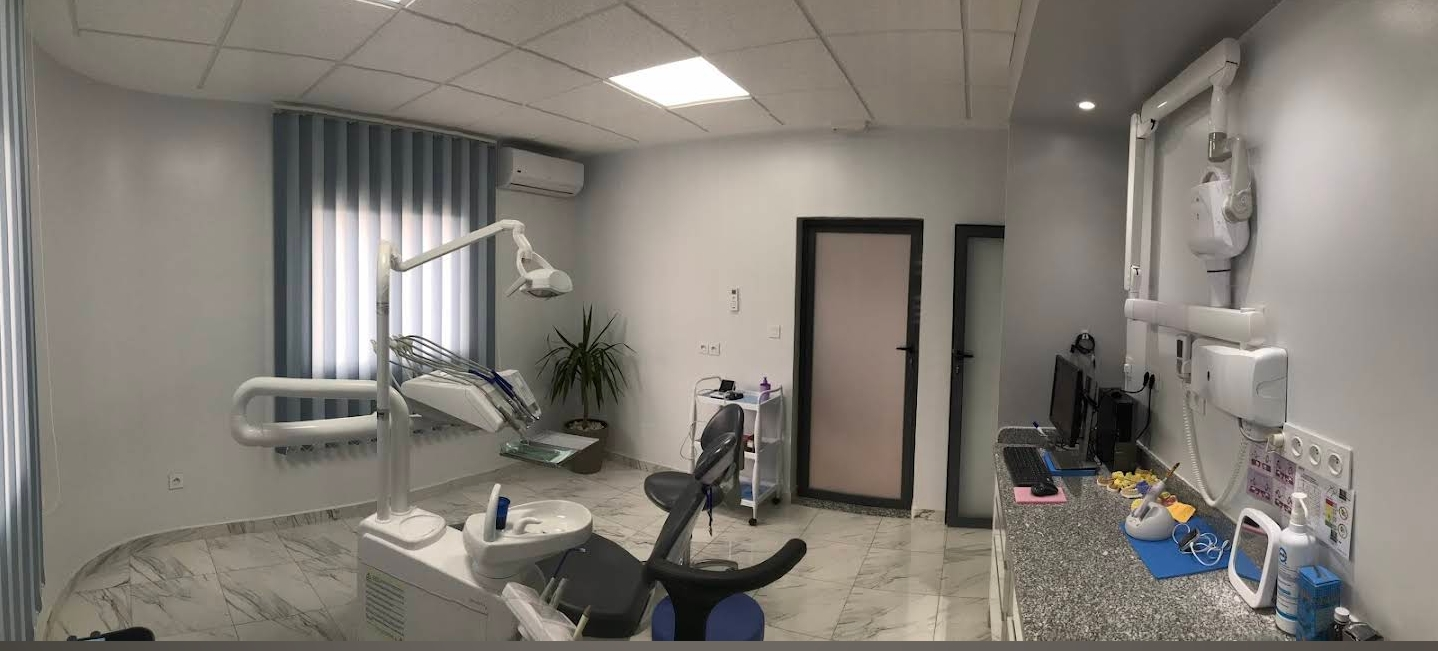 Salle de soins moderne et lumineuse